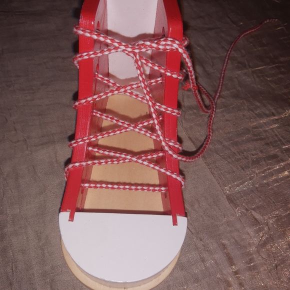 Educational Wooden Lacing shoe - Picture 2 of 6